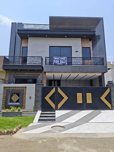 Double Heighted House With Pool