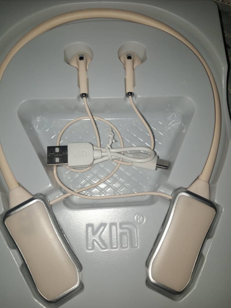 BLUETOOTH Earbuds 1