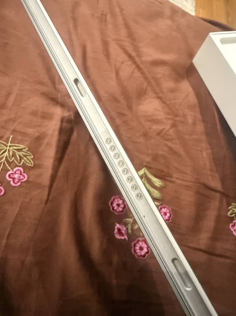 Microsoft  surface Go3 2