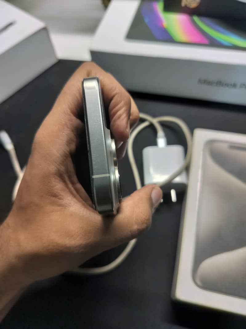 iPhone 15 pro 4