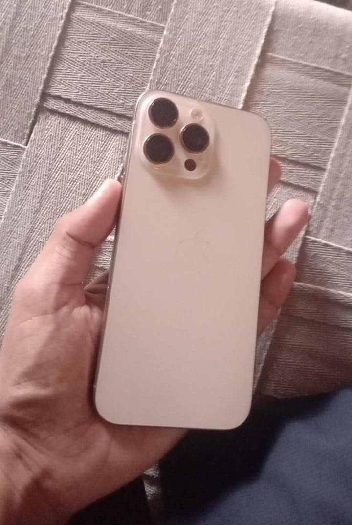 Apple iPhone 16 Pro Max 0