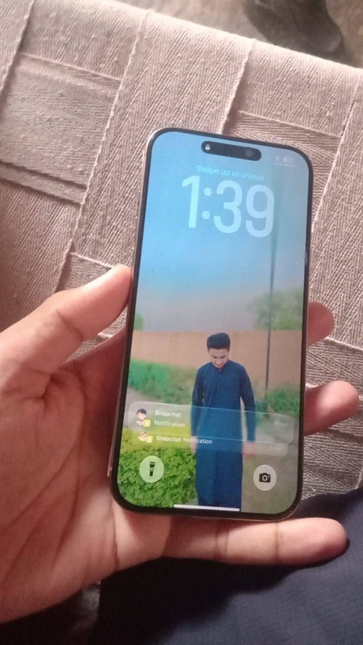 Apple iPhone 16 Pro Max 1