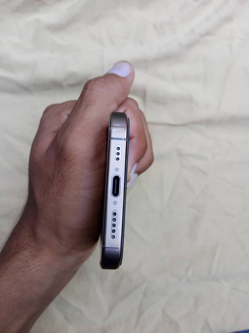 Apple iPhone 16 Pro 5