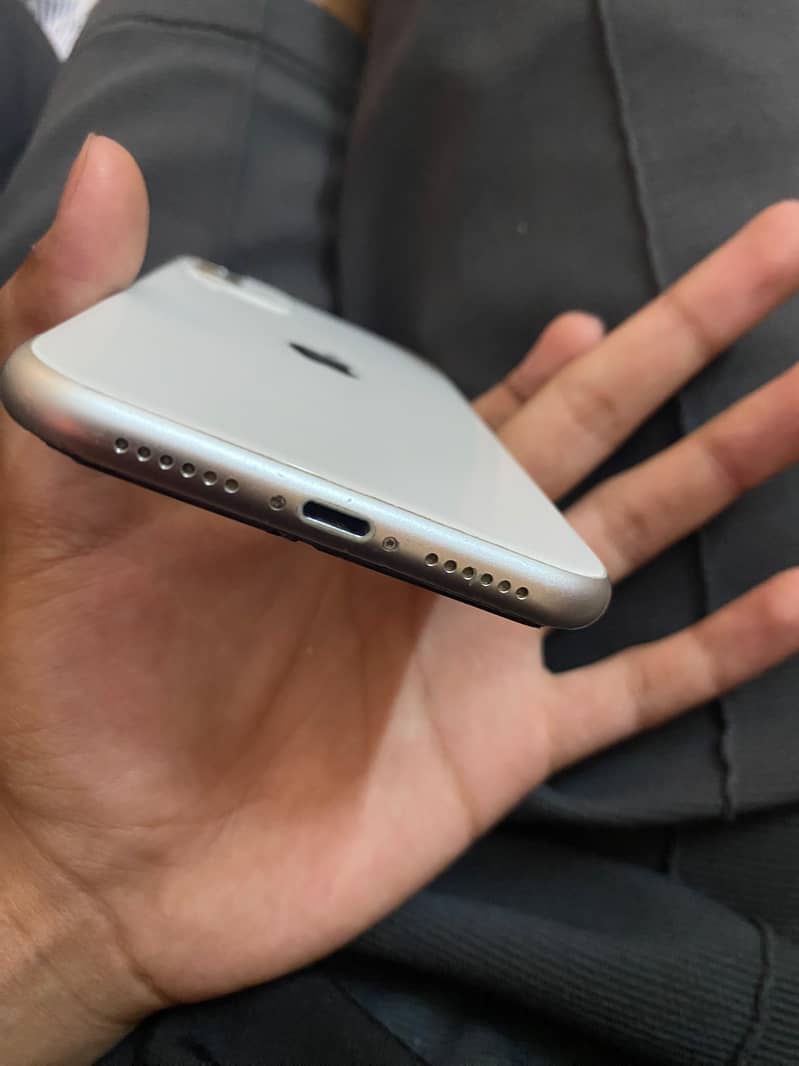 Apple iPhone 11 3