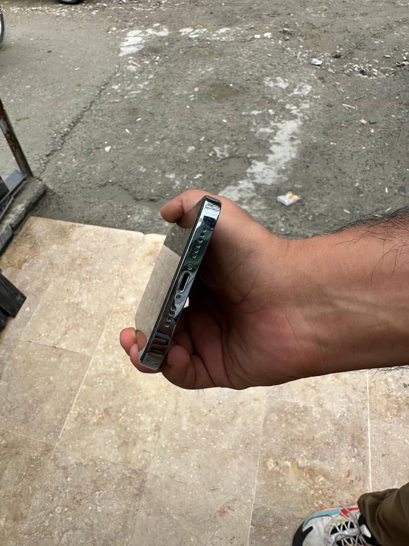 Apple iPhone 13 Pro Max 4