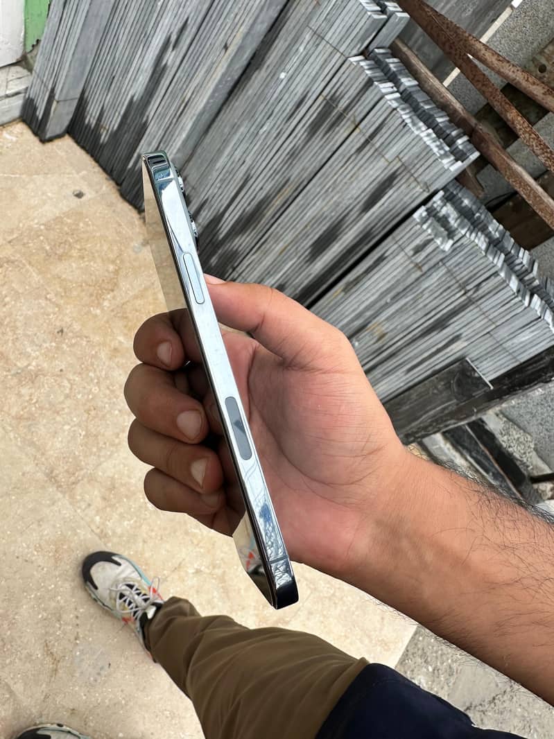 Apple iPhone 13 Pro Max 6