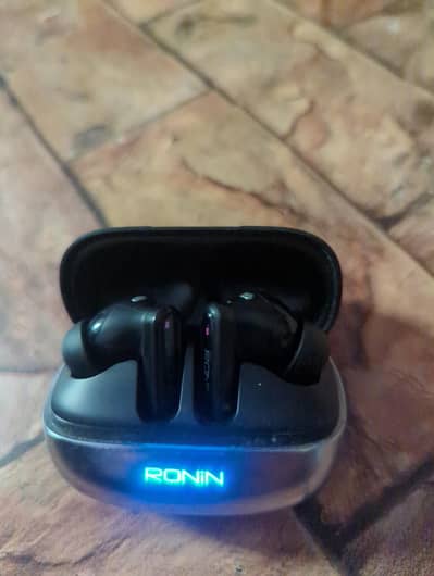 Ronin earbuds model Num R- 7085