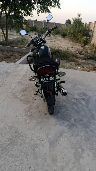 Suzuki GS 150 2025