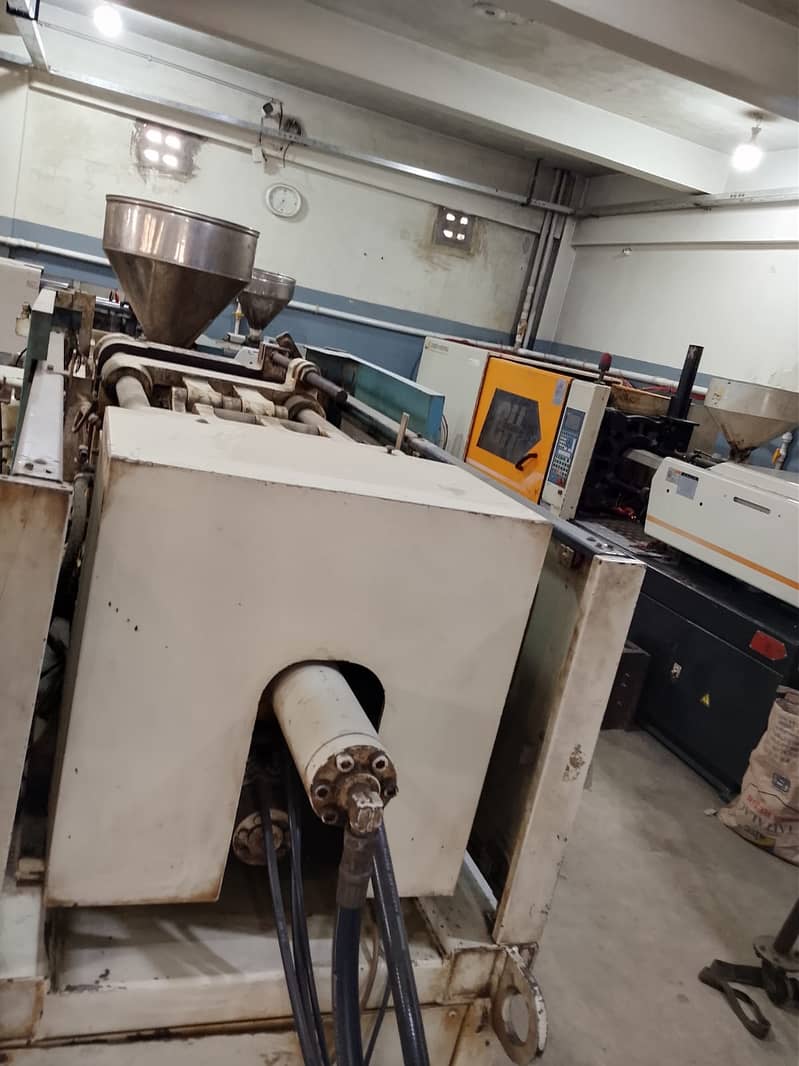 Injection molding machine 3
