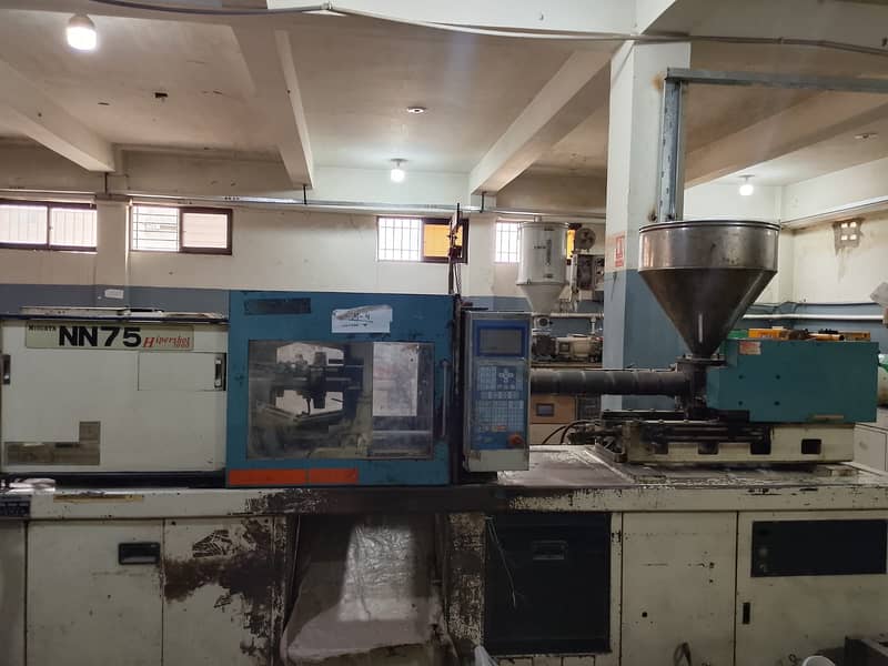 Injection molding machine 7