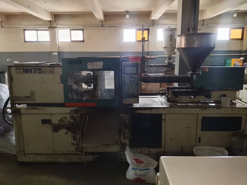 Injection molding machine 9