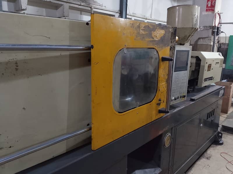 Injection molding machine 11