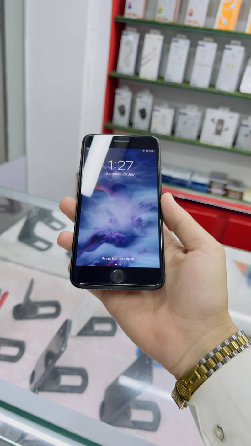 Apple iPhone 7 Plus 1