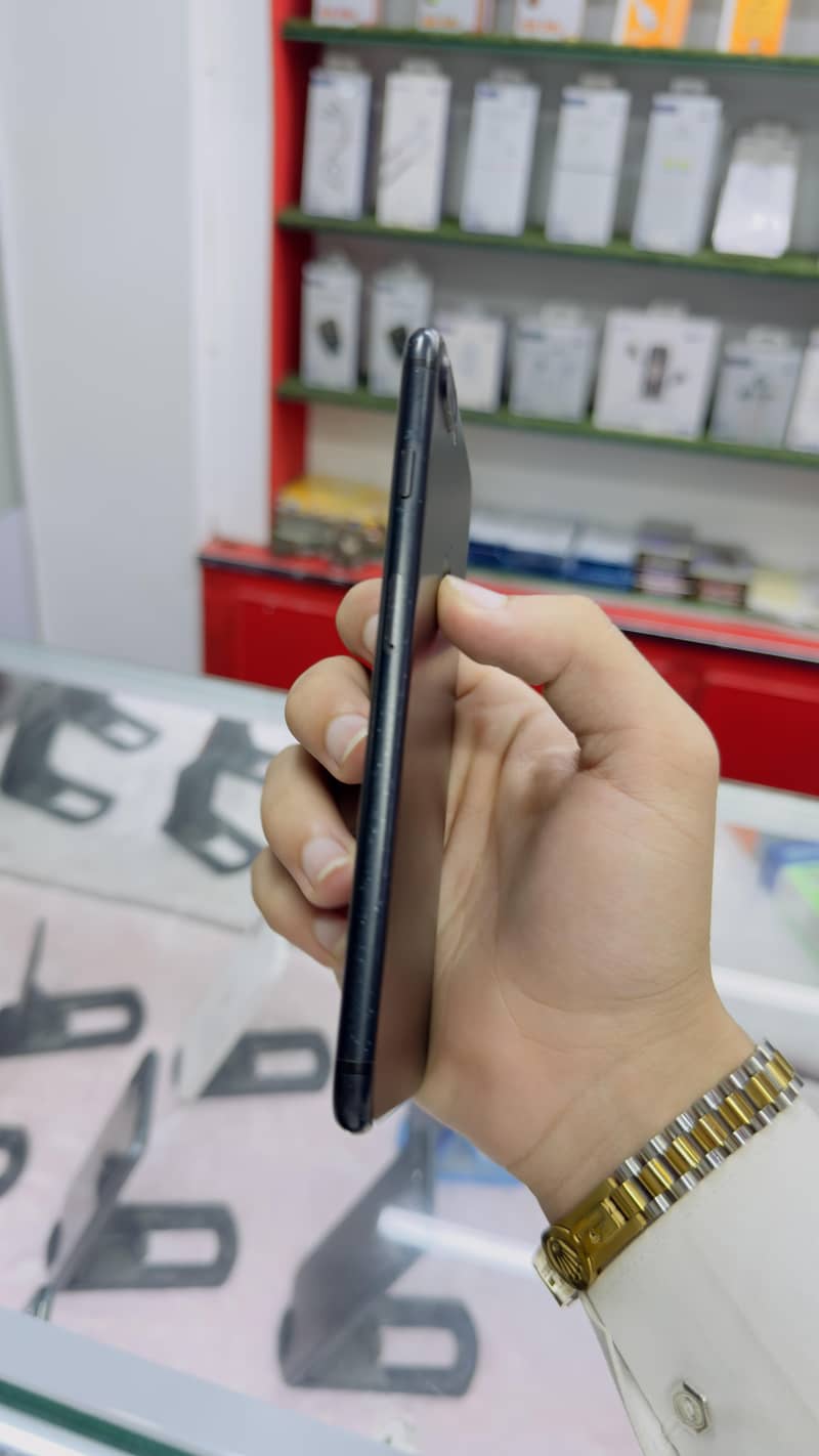 Apple iPhone 7 Plus 3