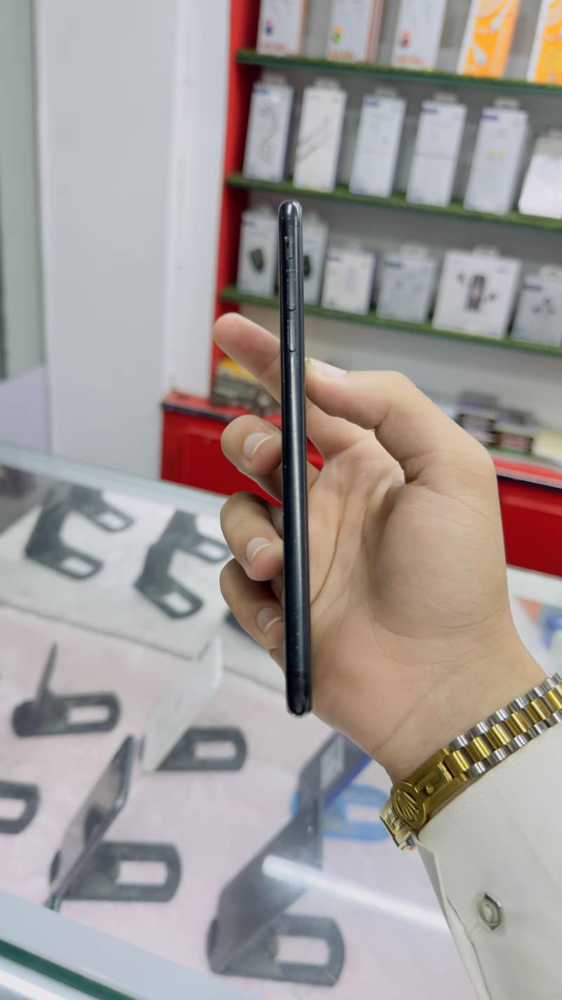 Apple iPhone 7 Plus 5