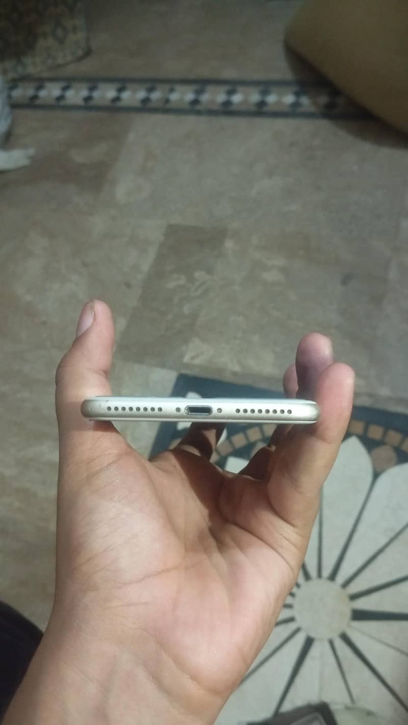 Apple iPhone 7 2