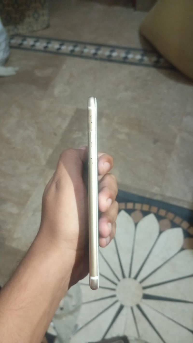 Apple iPhone 7 3