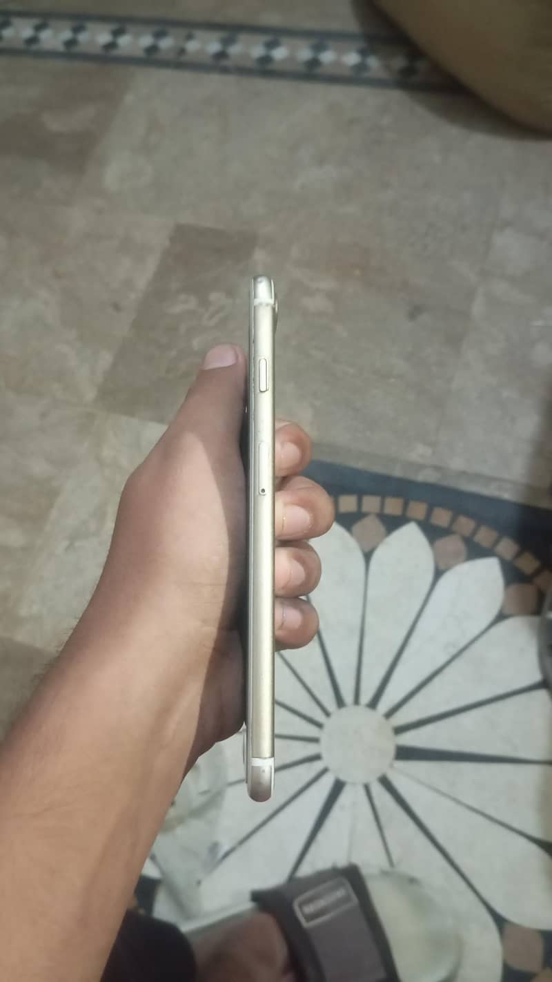 Apple iPhone 7 4