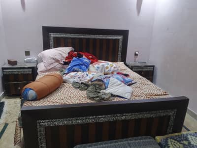 Bed set with side tables and dressing table