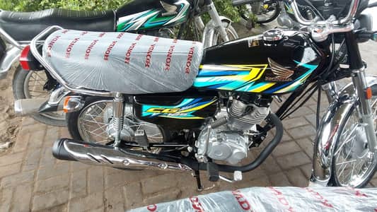 honda 125 colour black condition 10/10 contact open later no olx chat