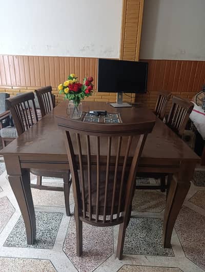 Dining Table with 6 chairs Used