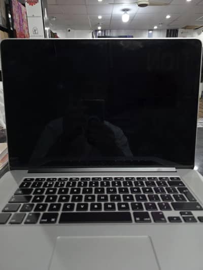 MacBook Pro 2015 15 inch 16gb 256ssd