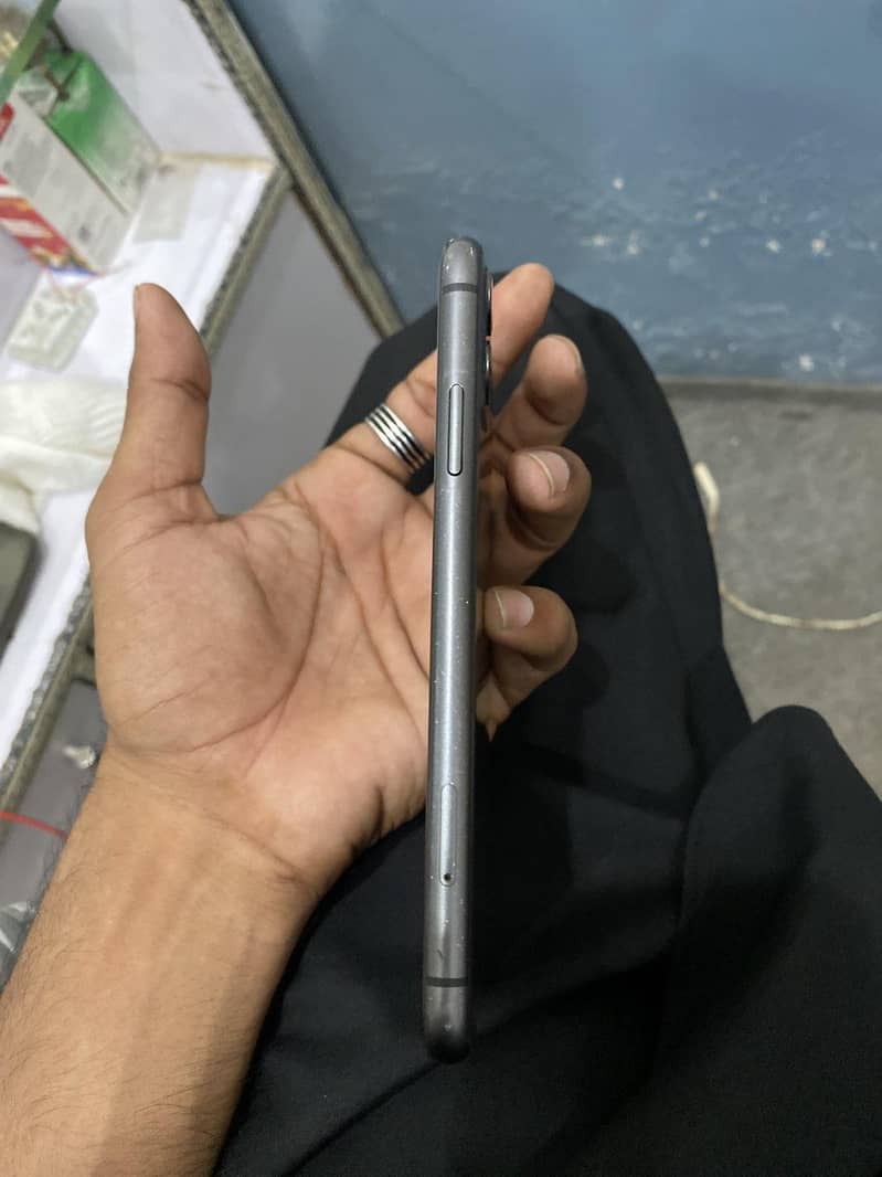 Apple iPhone 11 0