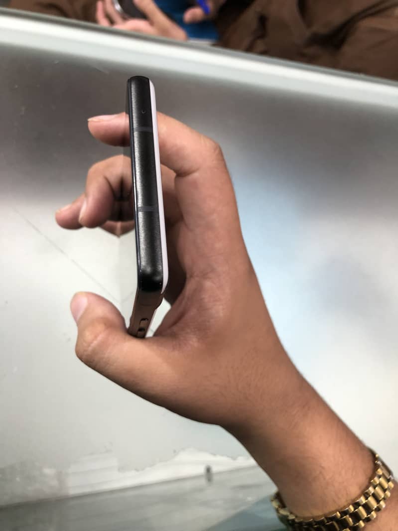 Google Pixel 6a 4