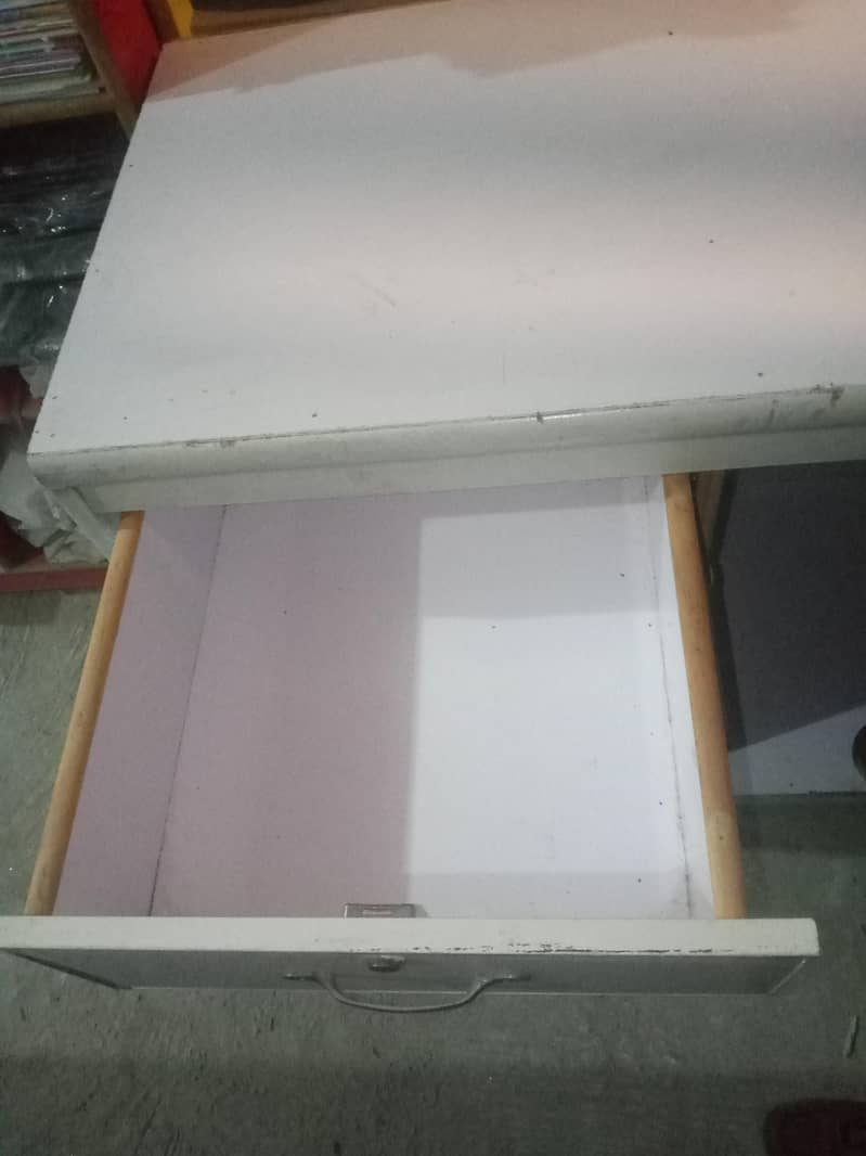 کتابوں والی دوکان کا فرنیچر اور  ریک برائے فروخت۔ 10