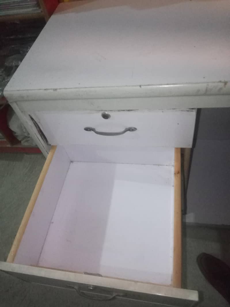 کتابوں والی دوکان کا فرنیچر اور  ریک برائے فروخت۔ 12