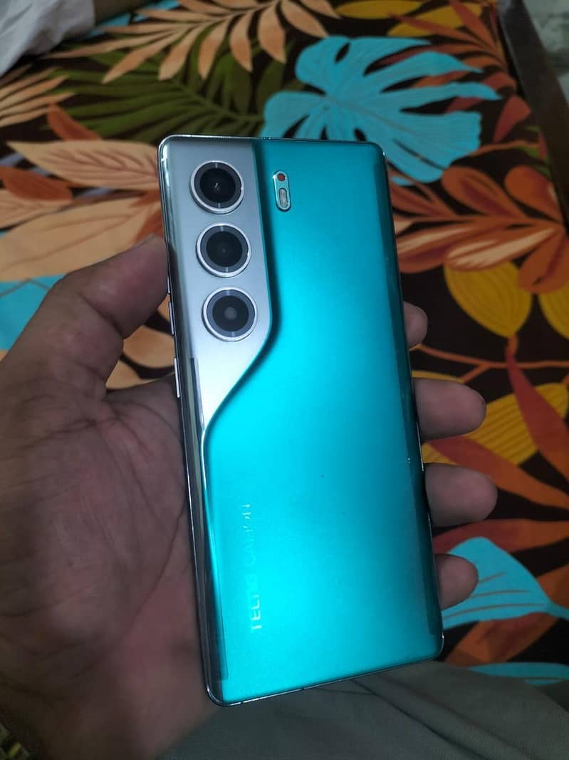 Tecno CAMON 40 Pro 0