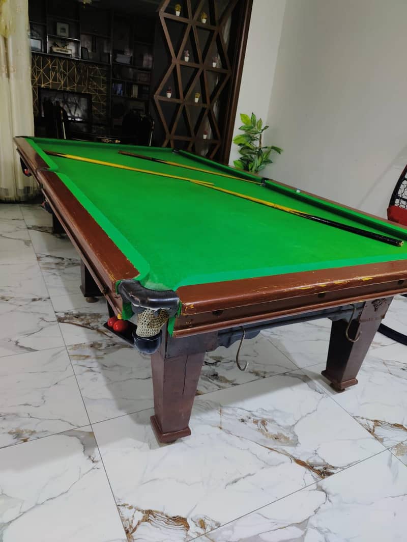 snooker/pool table 0
