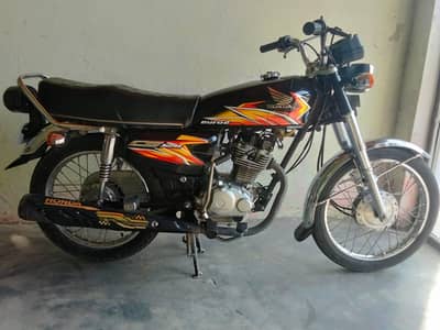 Honda 125 Black color 03024768035