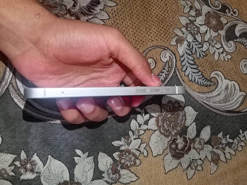 Apple iPhone 12 3