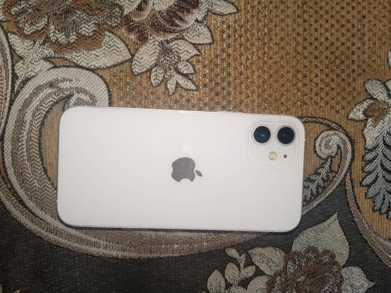 Apple iPhone 12 4
