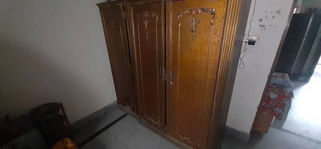 3 door wardrobe