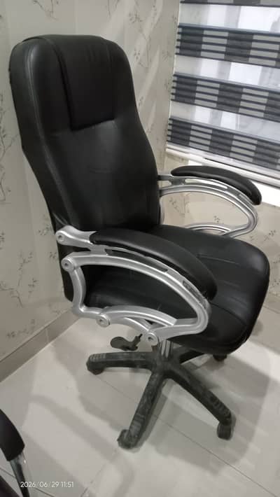 Executive Chairs /Office chairs/boss chairs