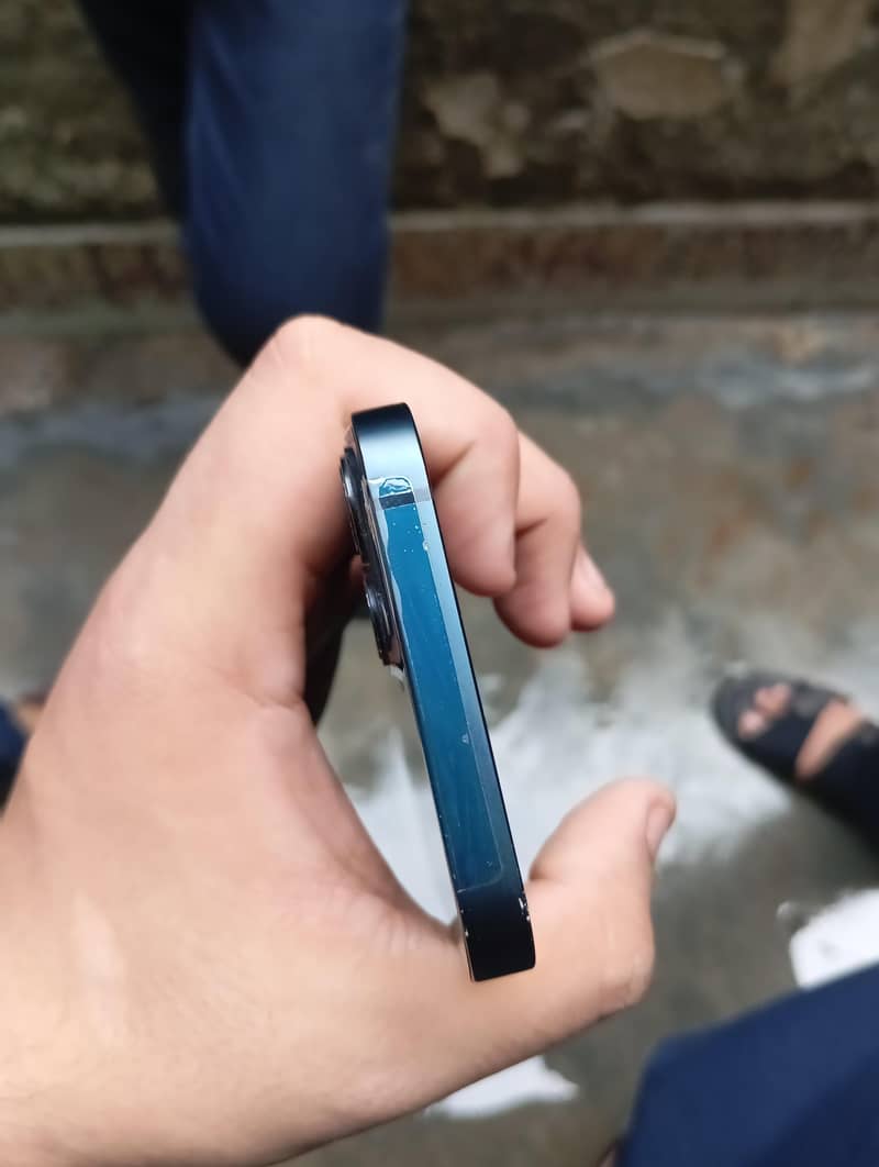 Apple iPhone 13 2
