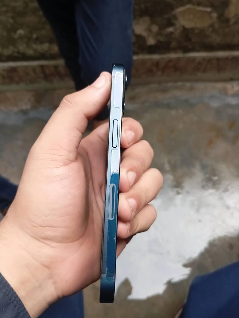 Apple iPhone 13 4