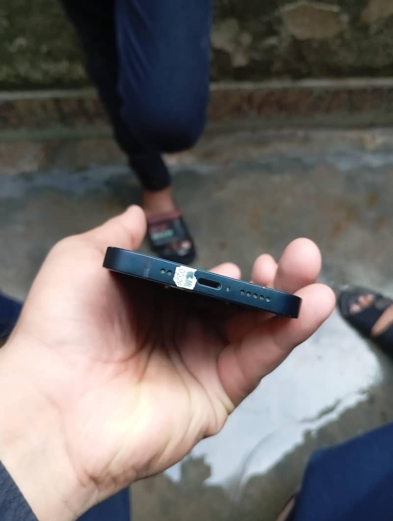 Apple iPhone 13 5