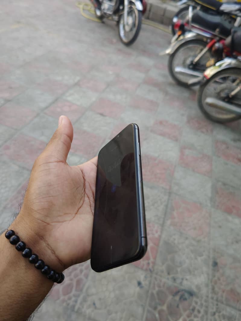 Apple iPhone X 5