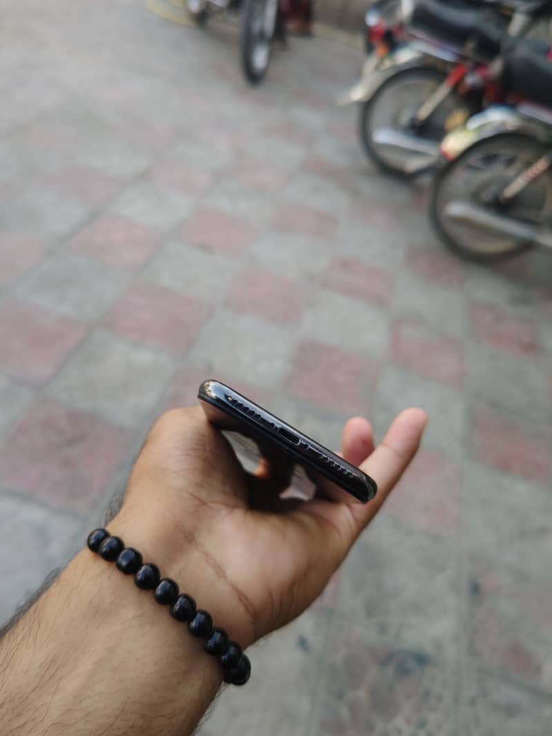 Apple iPhone X 6