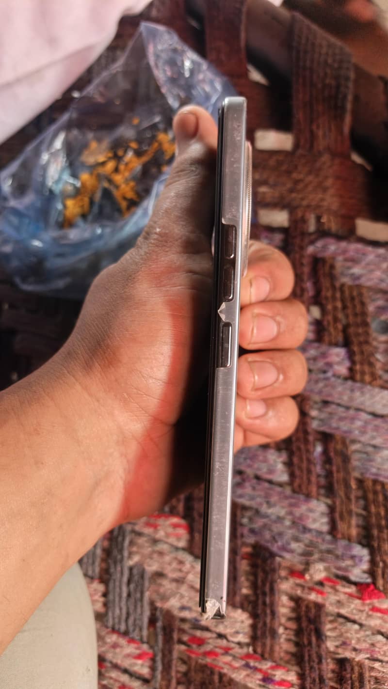 Tecno CAMON 30 1
