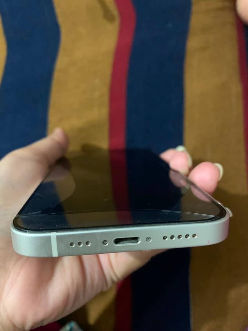 Apple iPhone 14 3