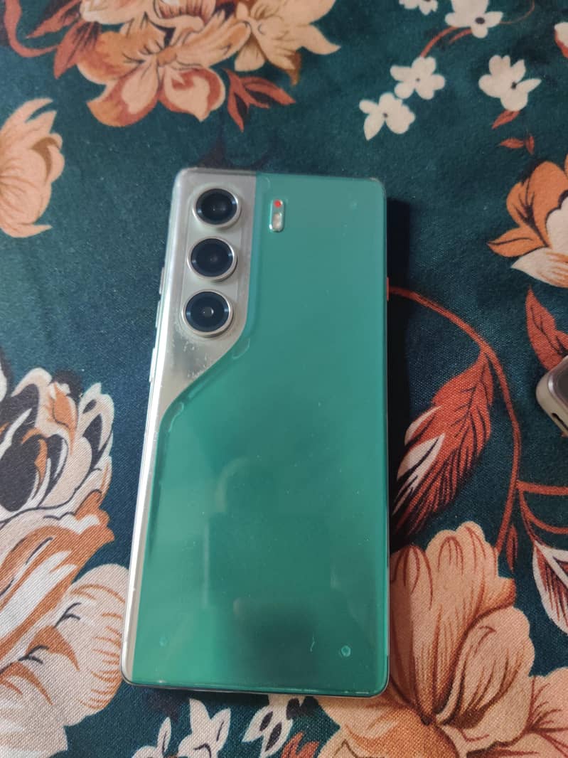 Tecno CAMON 40 Pro 1