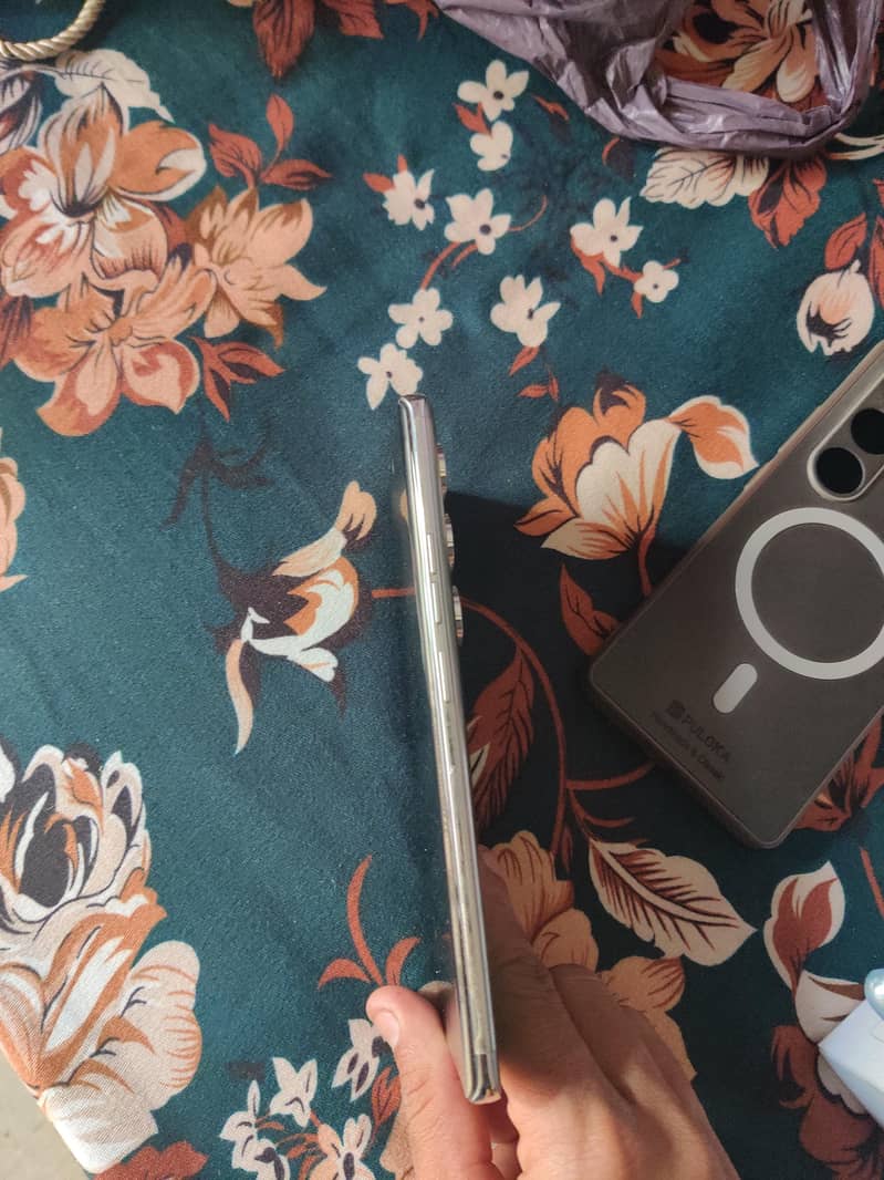 Tecno CAMON 40 Pro 4