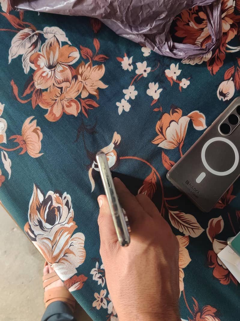 Tecno CAMON 40 Pro 6