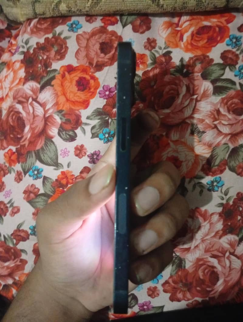 Apple iPhone 13 4