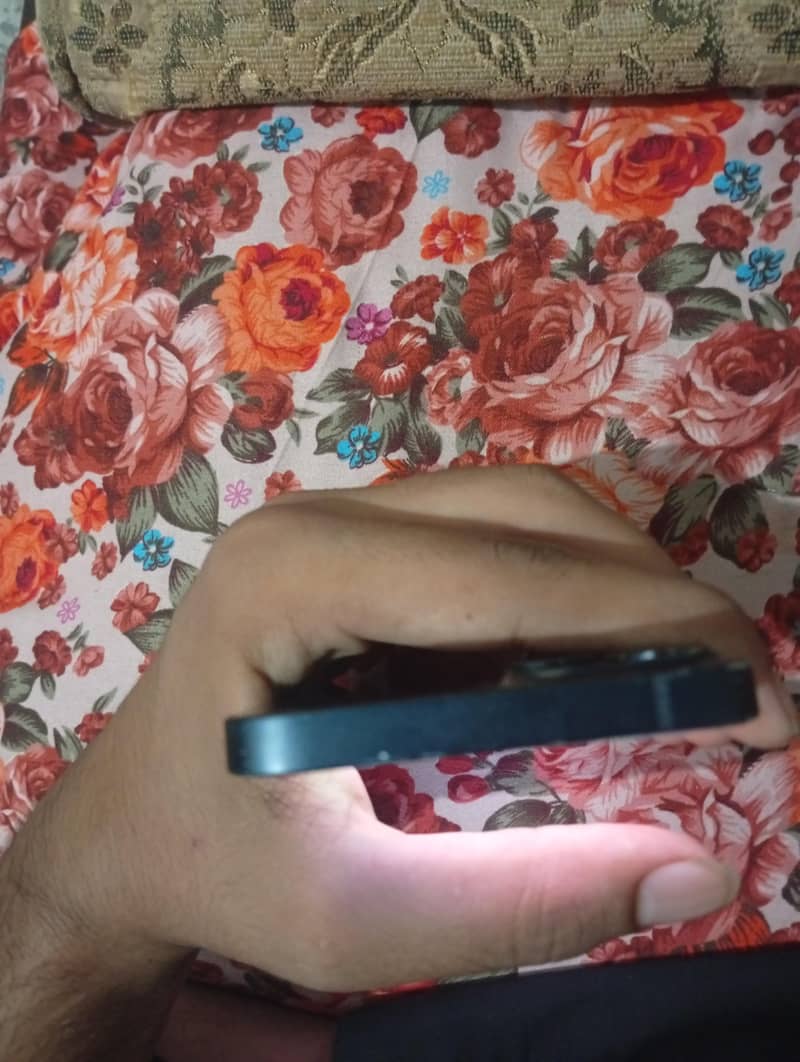 Apple iPhone 13 7