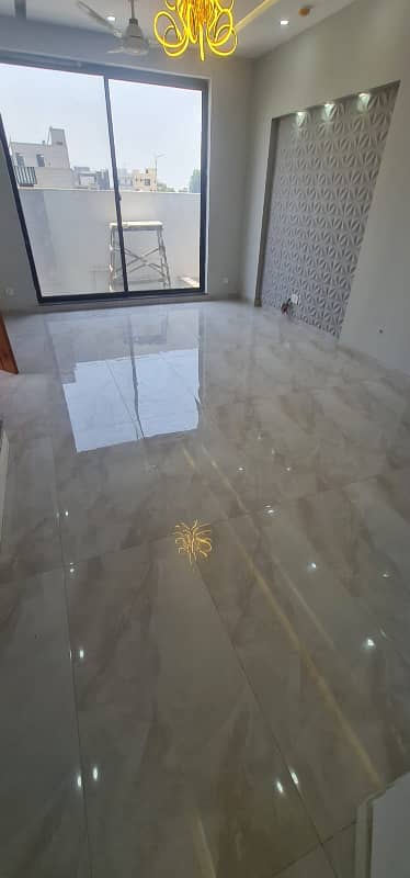 Brand new Ideally located single option is up for sale in Ivy Green ph8 z6